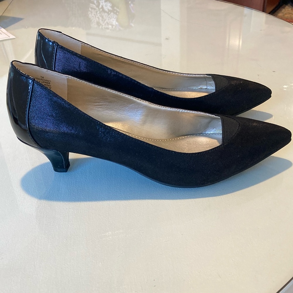 Anne Klein, black heels
Size 7, medium